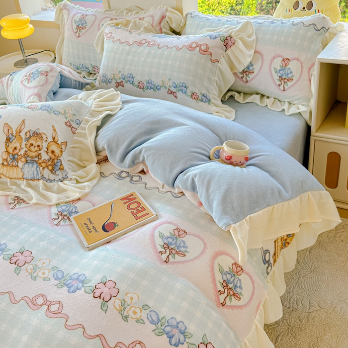 91家纺网 家纺一手货源 找家纺 瑞钰 2025新款韩版花边牛奶绒四件套 小兔故事会