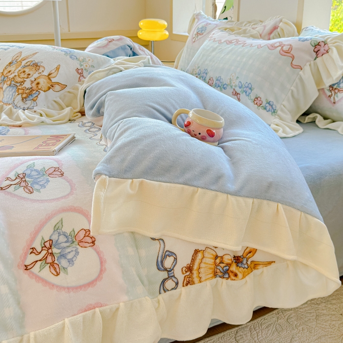 91家纺网 家纺一手货源 找家纺 瑞钰 2025新款韩版花边牛奶绒四件套 小兔故事会