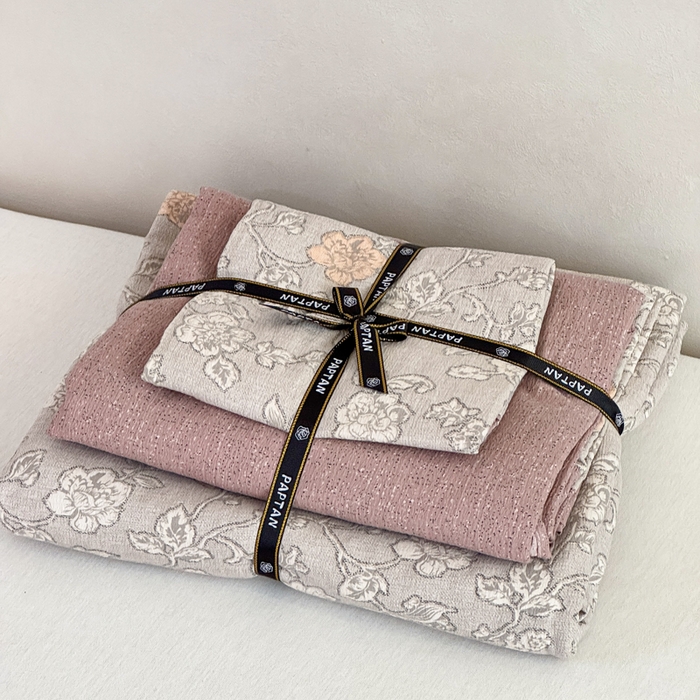 91家纺网 家纺一手货源 找家纺 （总）眠多宝 2025新款三联刺绣卡通夹棉床笠全包围床垫保护套