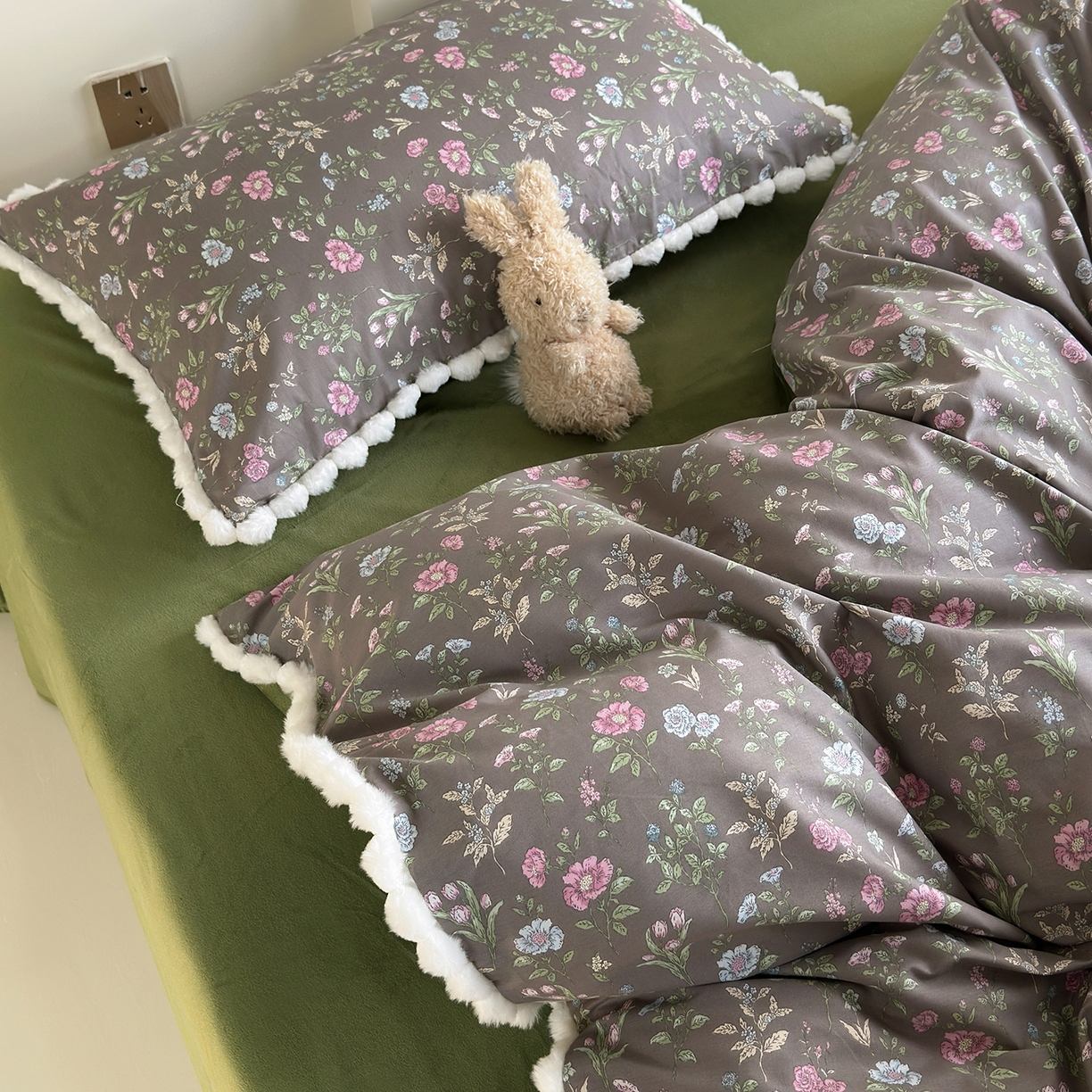 91家纺网 家纺一手货源 找家纺 （总）怡家居 2025秋冬新款毛球花边棉加绒四件套