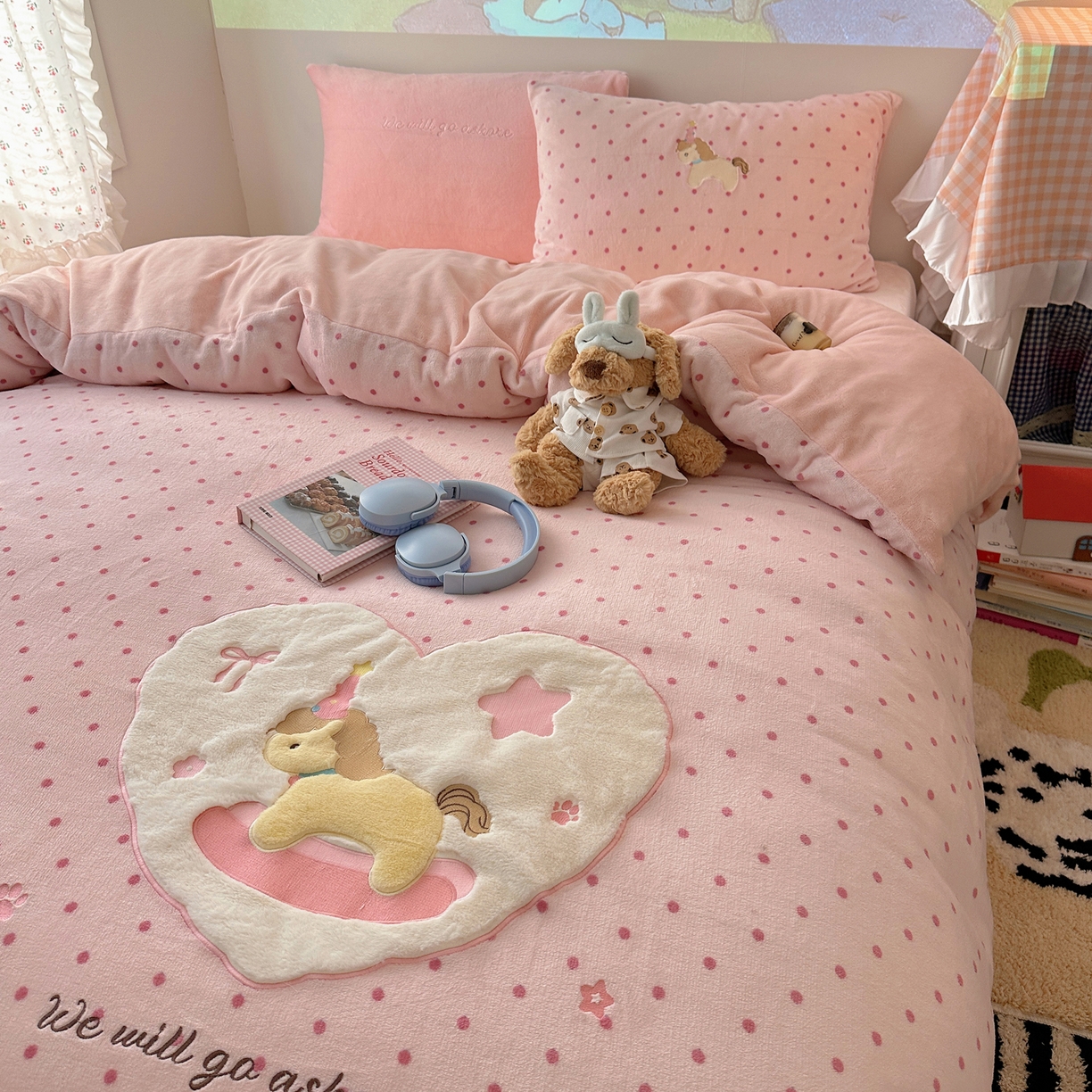 91家纺网 家纺一手货源 找家纺 瑞钰 2025新款亲肤保暖牛奶绒四件套 小木马