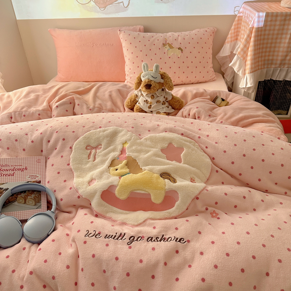 91家纺网 家纺一手货源 找家纺 瑞钰 2025新款亲肤保暖牛奶绒四件套 小木马