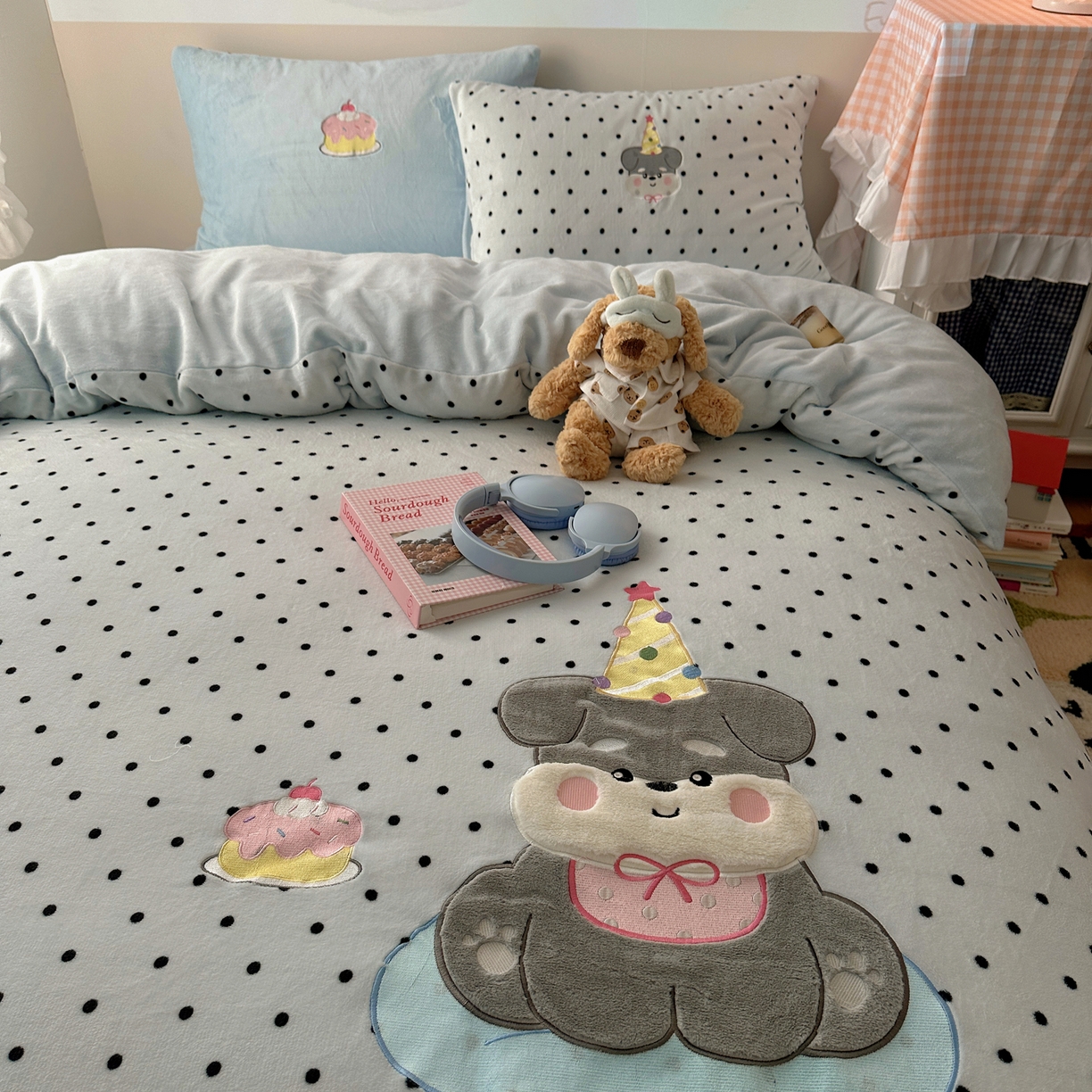 91家纺网 家纺一手货源 找家纺 瑞钰 2025新款亲肤保暖牛奶绒四件套 长帽小狗