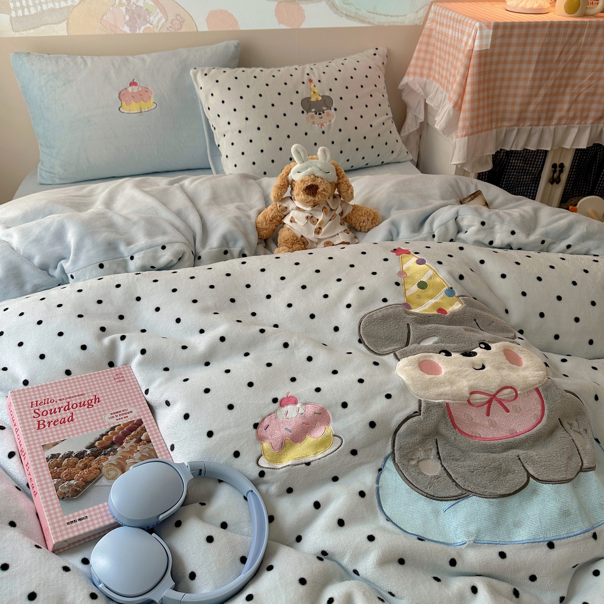 91家纺网 家纺一手货源 找家纺 瑞钰 2025新款亲肤保暖牛奶绒四件套 长帽小狗