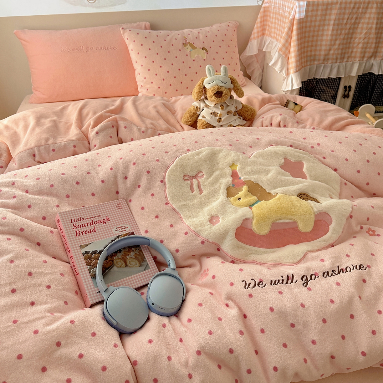 91家纺网 家纺一手货源 找家纺 瑞钰 2025新款亲肤保暖牛奶绒四件套 小木马