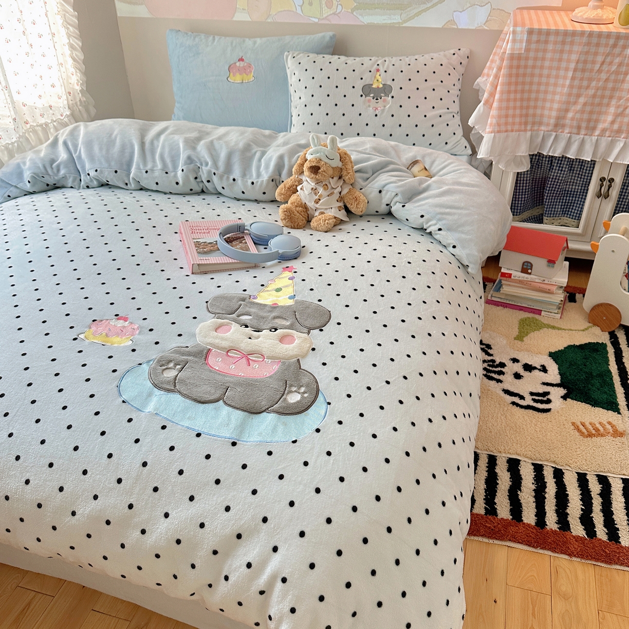 91家纺网 家纺一手货源 找家纺 瑞钰 2025新款亲肤保暖牛奶绒四件套 长帽小狗