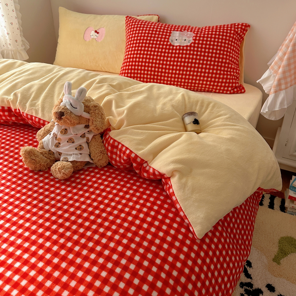 91家纺网 家纺一手货源 找家纺 瑞钰 2025新款亲肤保暖牛奶绒四件套 红格子小美