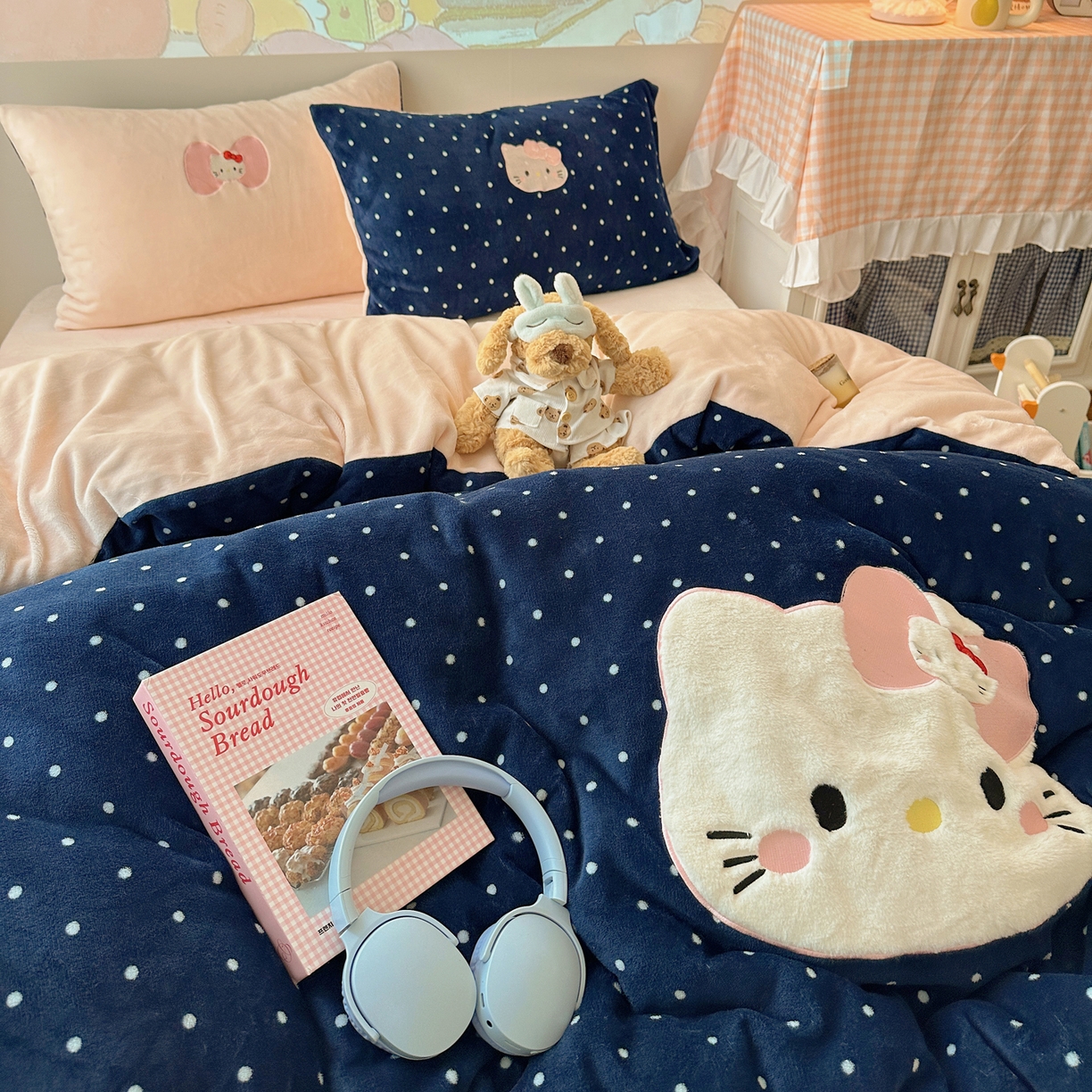 91家纺网 家纺一手货源 找家纺 瑞钰 2025新款亲肤保暖牛奶绒四件套 蓝波点小美