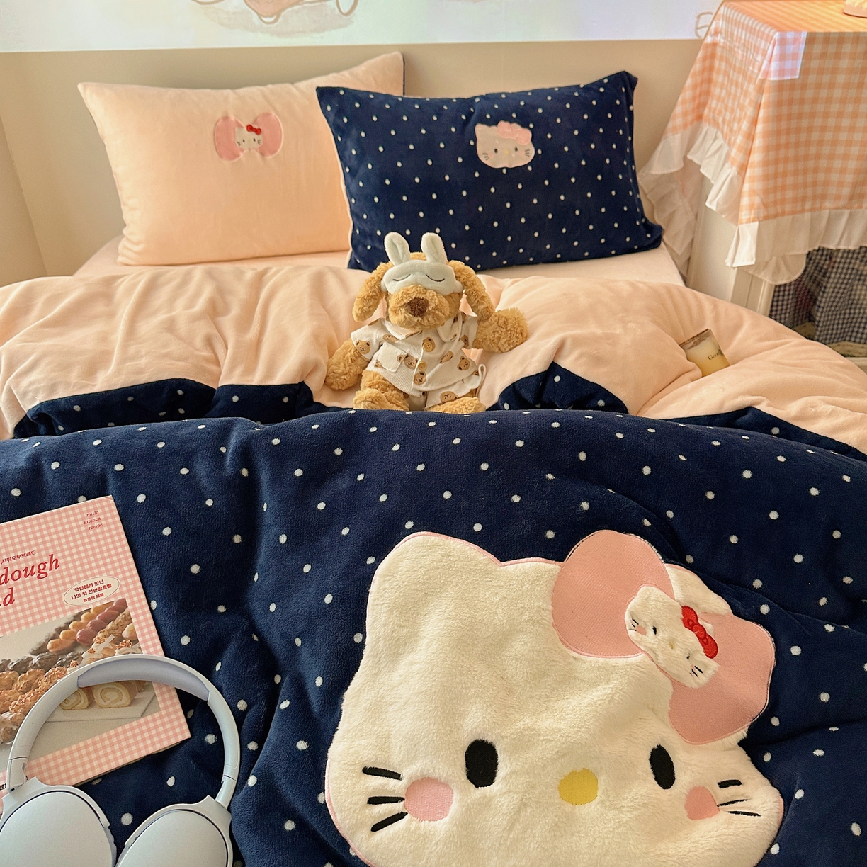 91家纺网 家纺一手货源 找家纺 瑞钰 2025新款亲肤保暖牛奶绒四件套 蓝波点小美