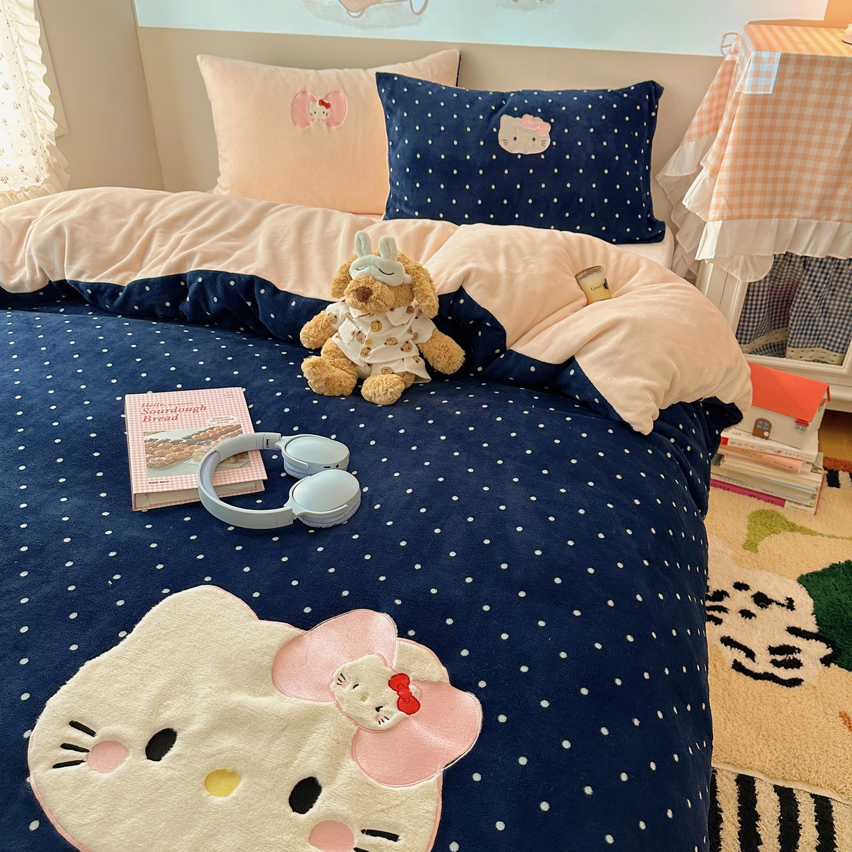 91家纺网 家纺一手货源 找家纺 瑞钰 2025新款亲肤保暖牛奶绒四件套 蓝波点小美