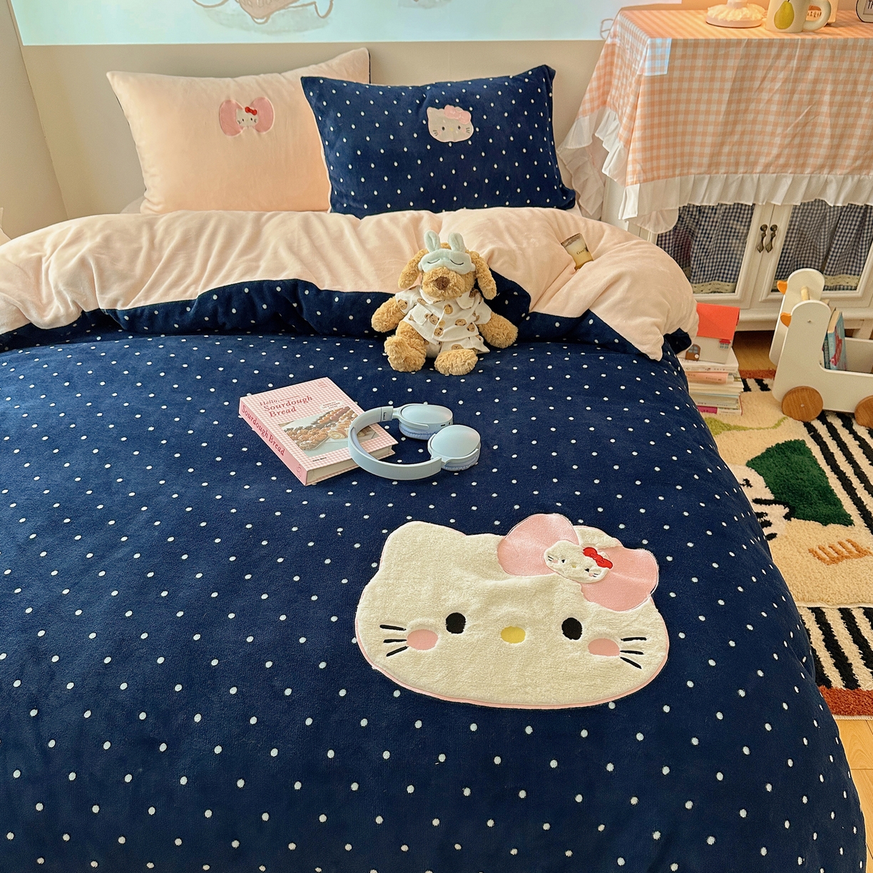 91家纺网 家纺一手货源 找家纺 瑞钰 2025新款亲肤保暖牛奶绒四件套 蓝波点小美