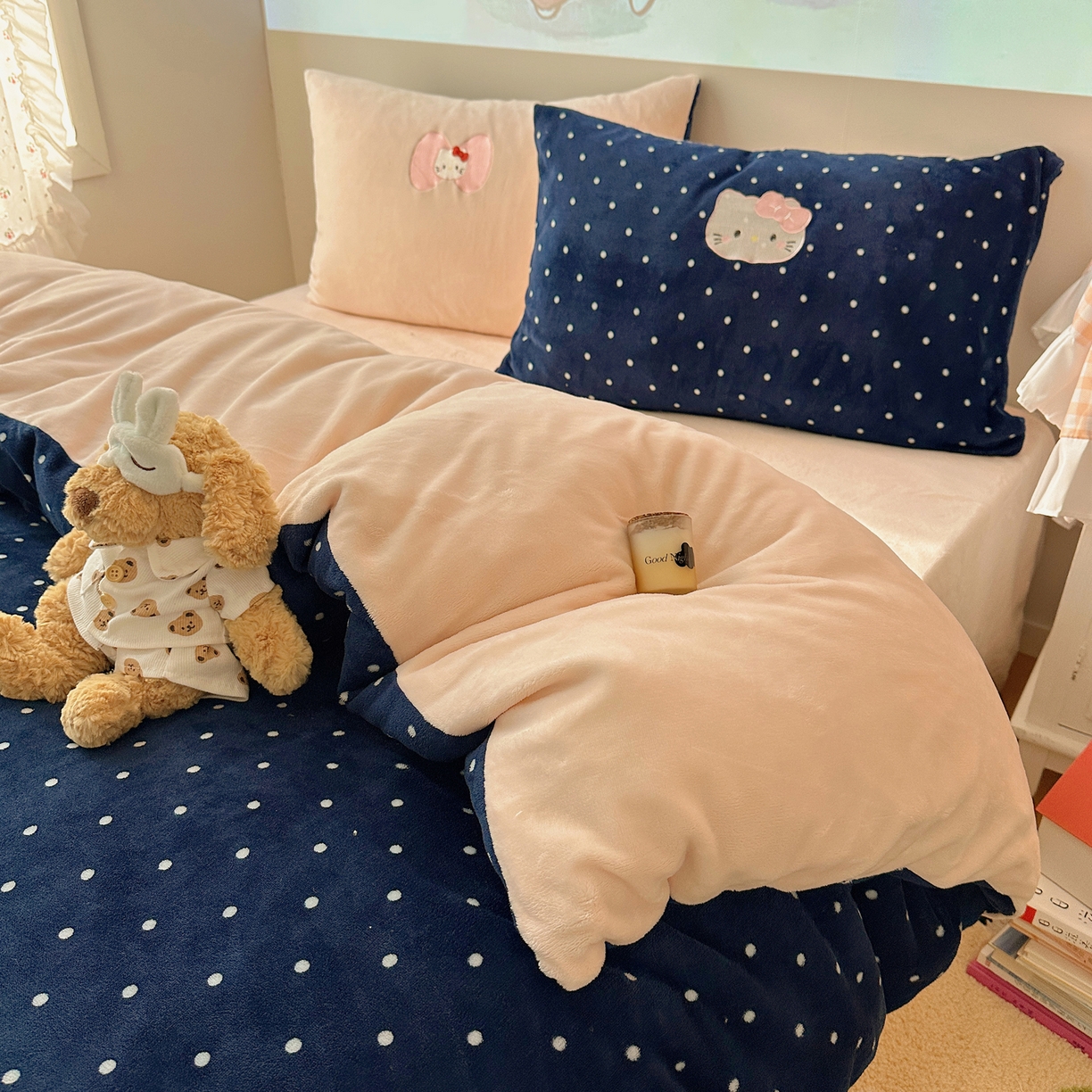 91家纺网 家纺一手货源 找家纺 瑞钰 2025新款亲肤保暖牛奶绒四件套 蓝波点小美