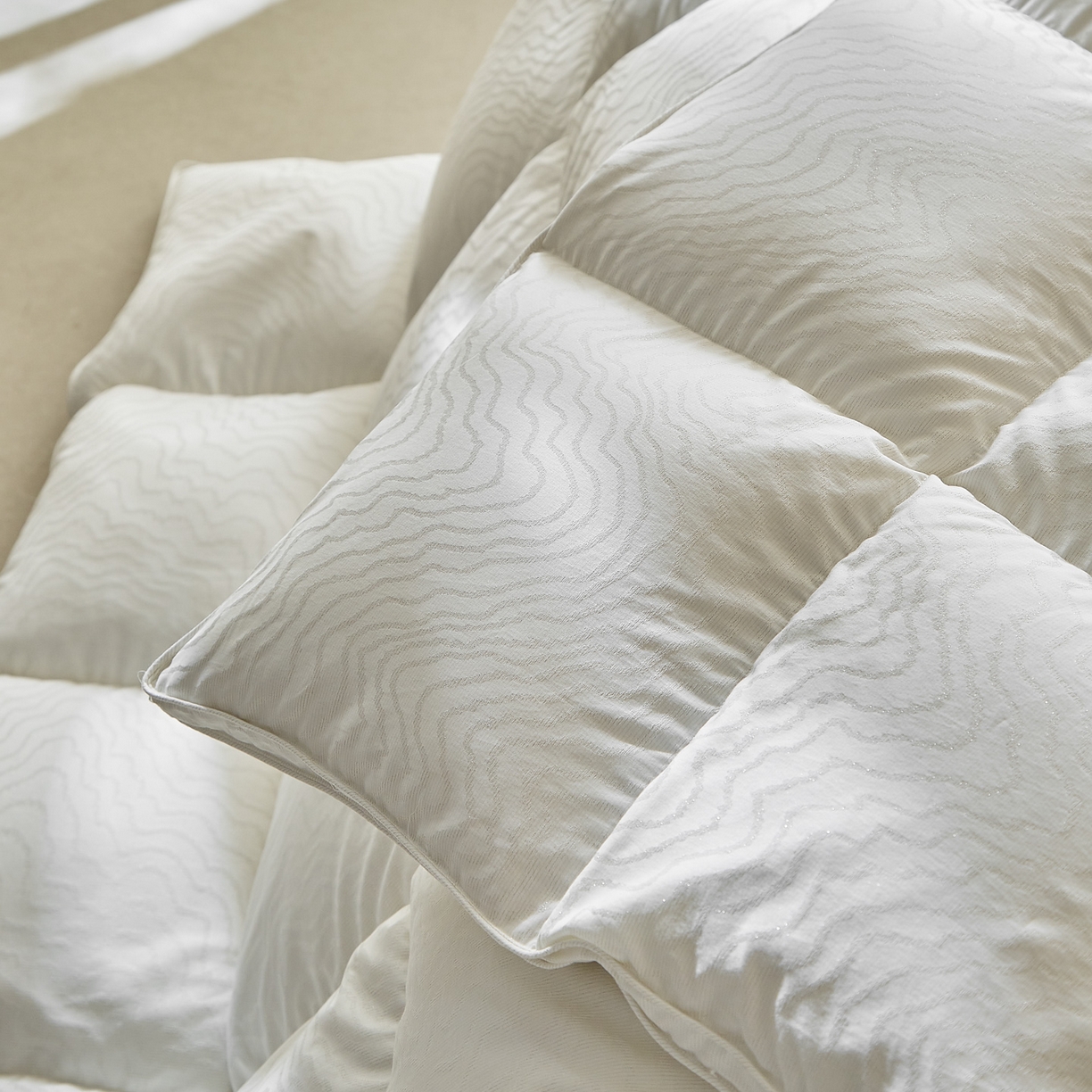 91家纺网 家纺一手货源 找家纺 （总）暖羽屋羽绒馆 2025新款95白鸭绒威利斯 羽绒被 绒子含量95加厚春秋婚庆羽绒被芯