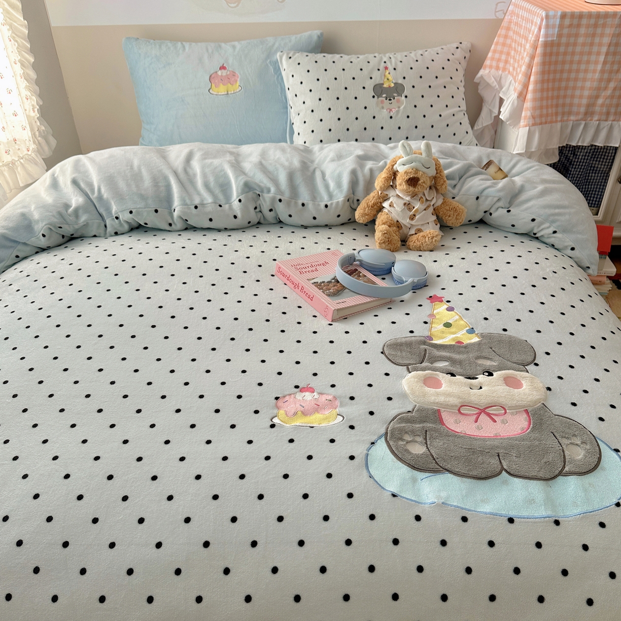 91家纺网 家纺一手货源 找家纺 瑞钰 2025新款亲肤保暖牛奶绒四件套 长帽小狗