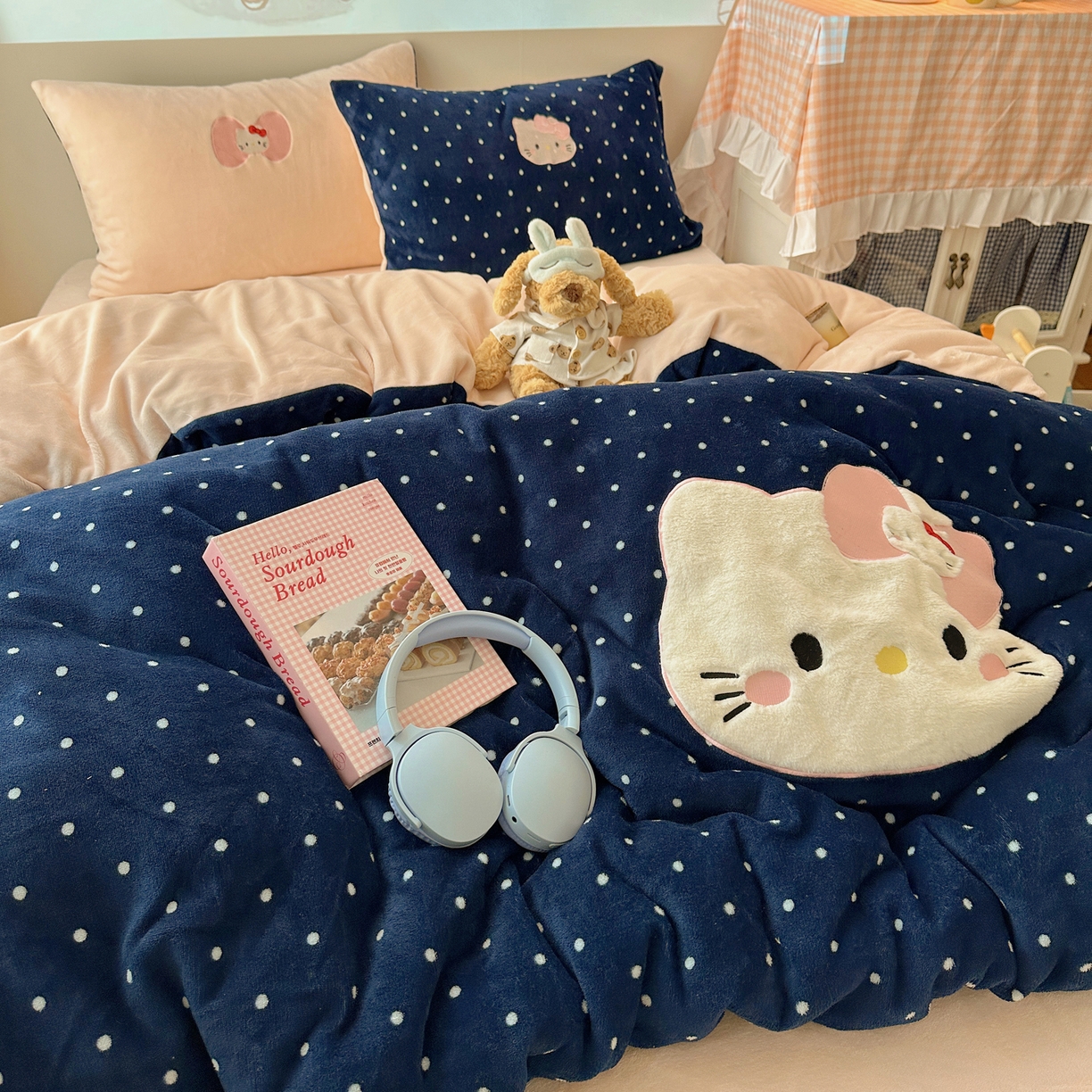 91家纺网 家纺一手货源 找家纺 瑞钰 2025新款亲肤保暖牛奶绒四件套 蓝波点小美