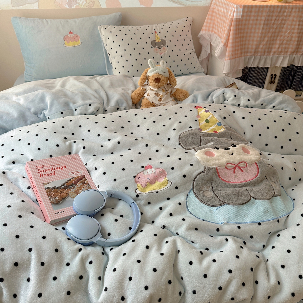 91家纺网 家纺一手货源 找家纺 瑞钰 2025新款亲肤保暖牛奶绒四件套 长帽小狗