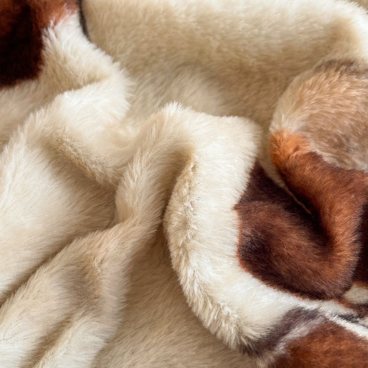 91家纺网 家纺一手货源 找家纺 帝王家纺 2025冬季法式新款加厚兔毛绒牛奶绒四件套保暖珊瑚绒 晚叶-香槟