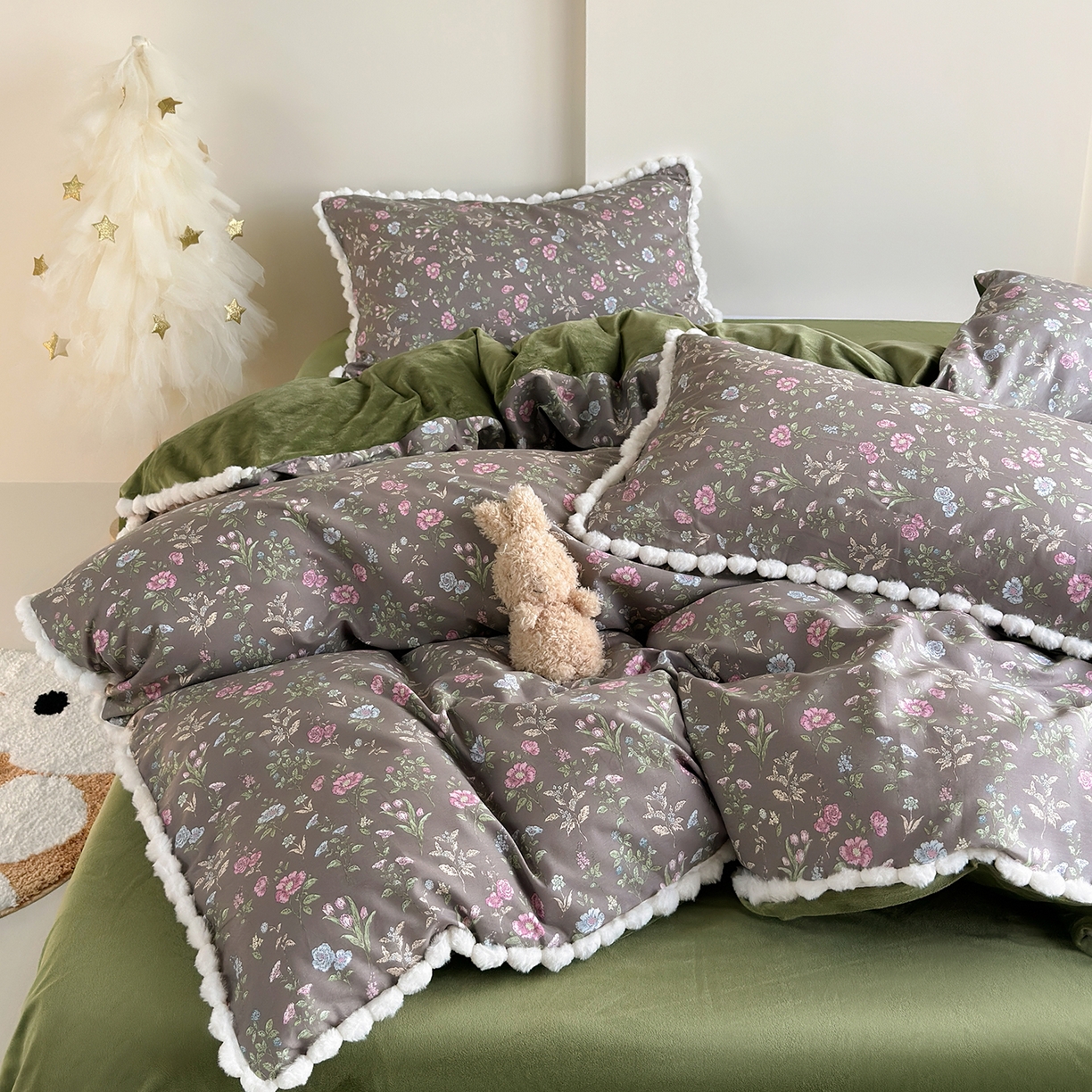 91家纺网 家纺一手货源 找家纺 怡家居 2025秋冬新款毛球花边棉加绒四件套 觅秋