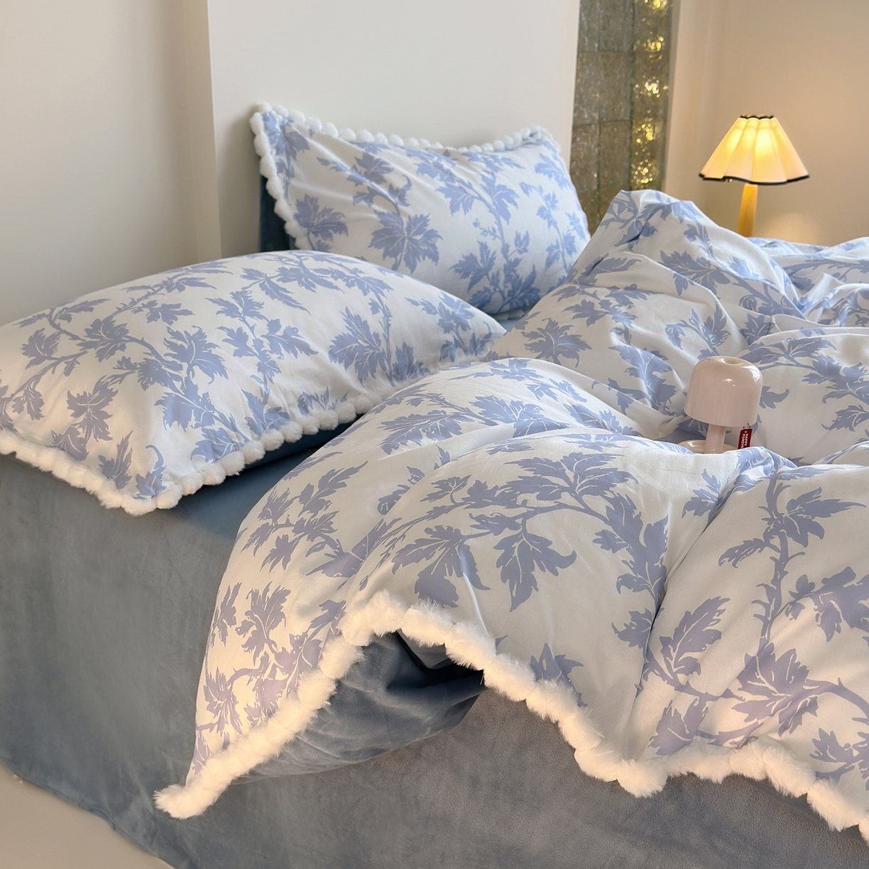 91家纺网 家纺一手货源 找家纺 怡家居 2025秋冬新款毛球花边棉加绒四件套 花不误