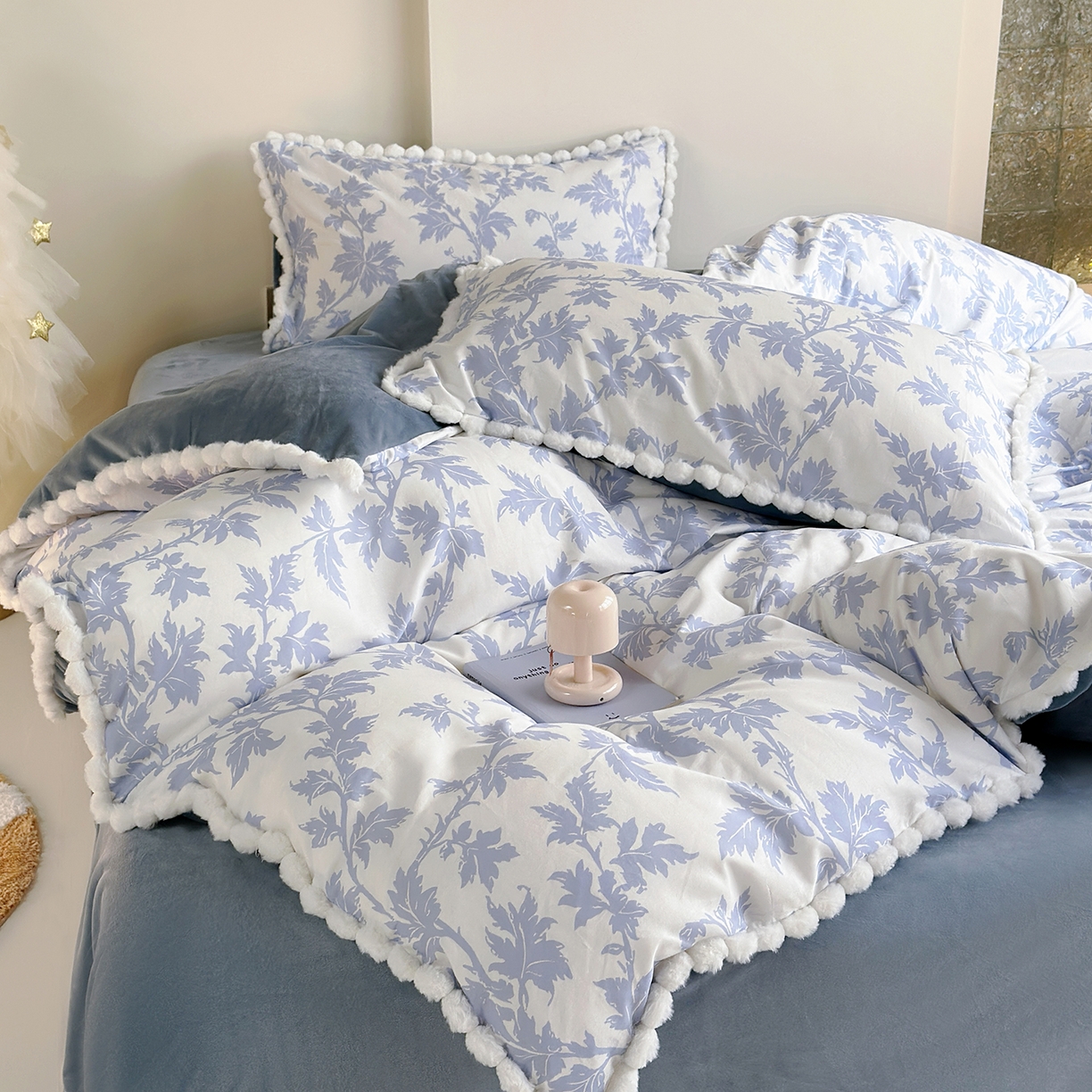 91家纺网 家纺一手货源 找家纺 怡家居 2025秋冬新款毛球花边棉加绒四件套 花不误