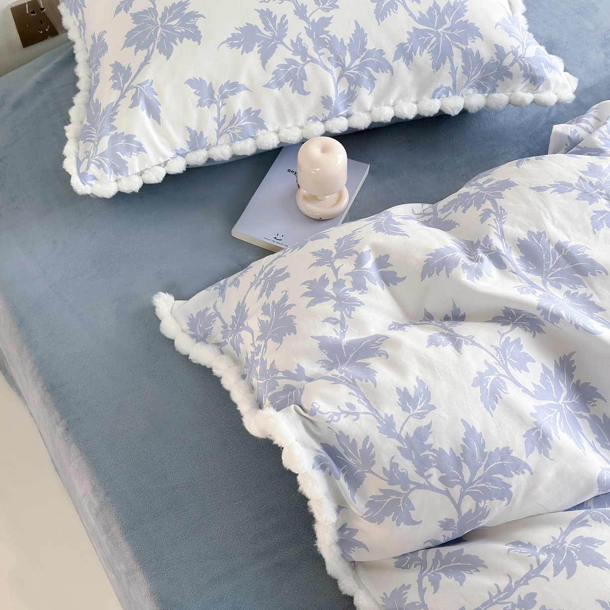 91家纺网 家纺一手货源 找家纺 怡家居 2025秋冬新款毛球花边棉加绒四件套 花不误