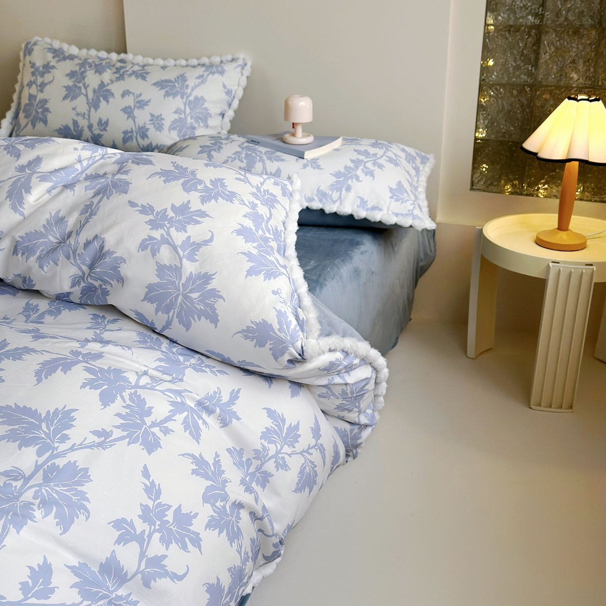 91家纺网 家纺一手货源 找家纺 怡家居 2025秋冬新款毛球花边棉加绒四件套 花不误