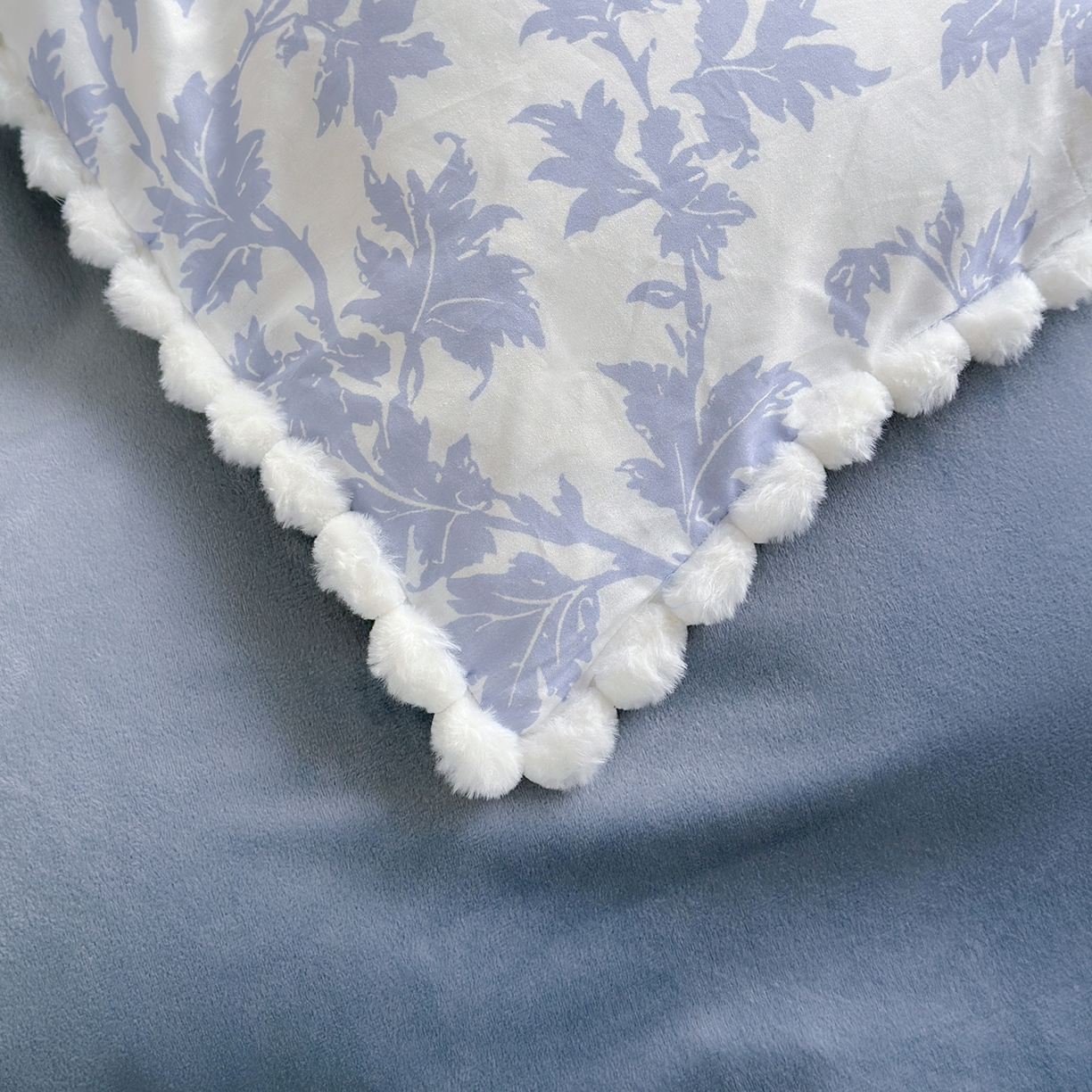 91家纺网 家纺一手货源 找家纺 怡家居 2025秋冬新款毛球花边棉加绒四件套 花不误