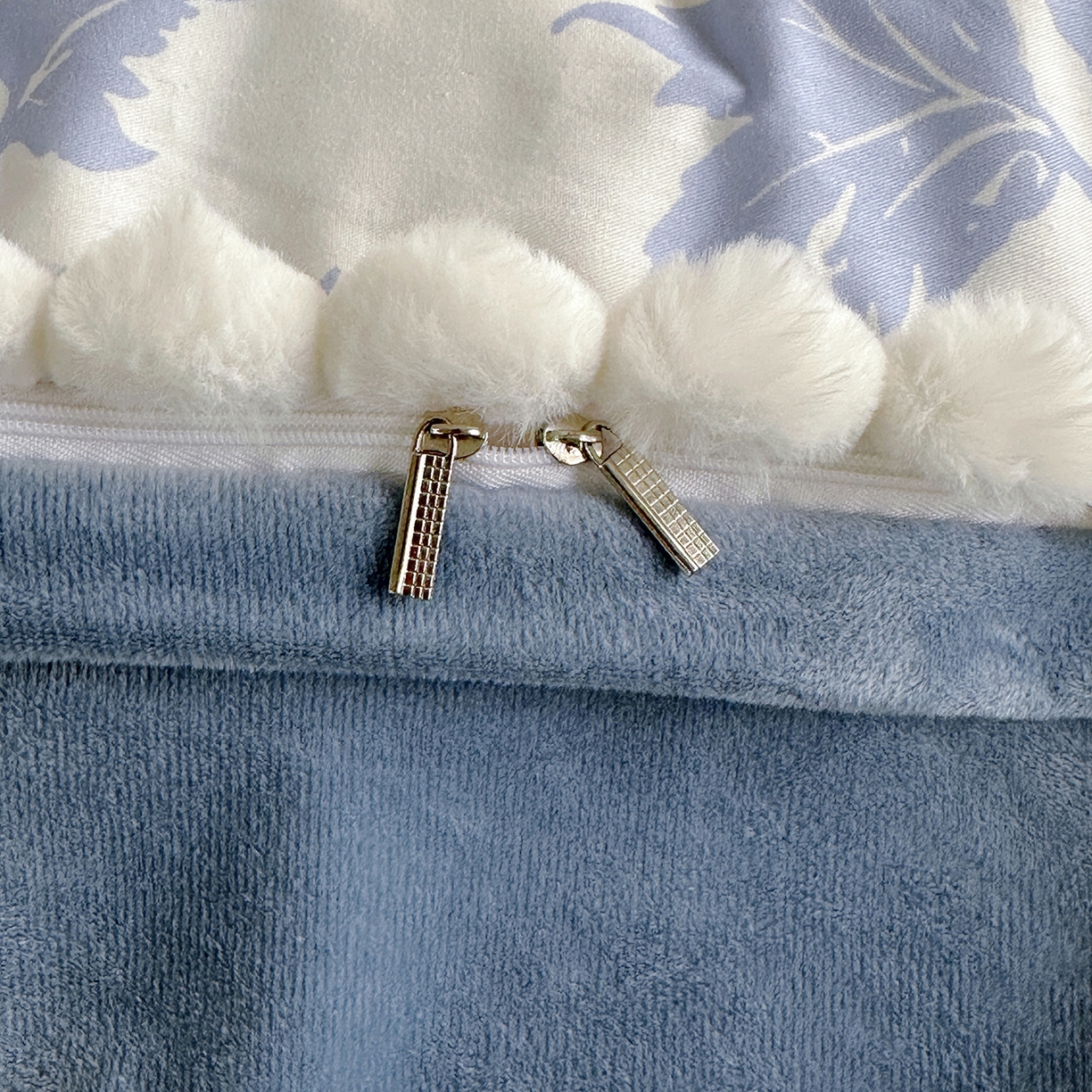 91家纺网 家纺一手货源 找家纺 怡家居 2025秋冬新款毛球花边棉加绒四件套 花不误