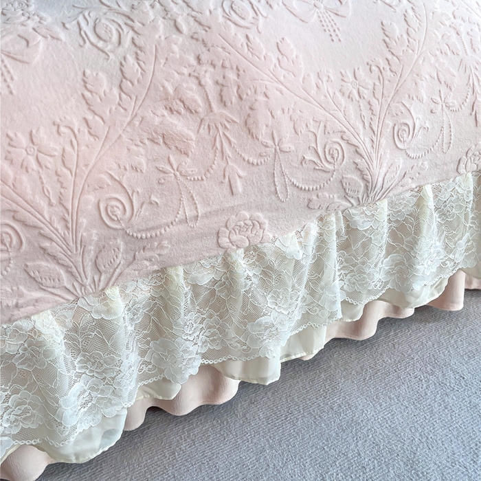 91家纺网 家纺一手货源 找家纺 木兰花 2025新款纯色雕花全消光牛奶绒 床盖款四件套-繁花绮梦 繁花绮梦-粉玉