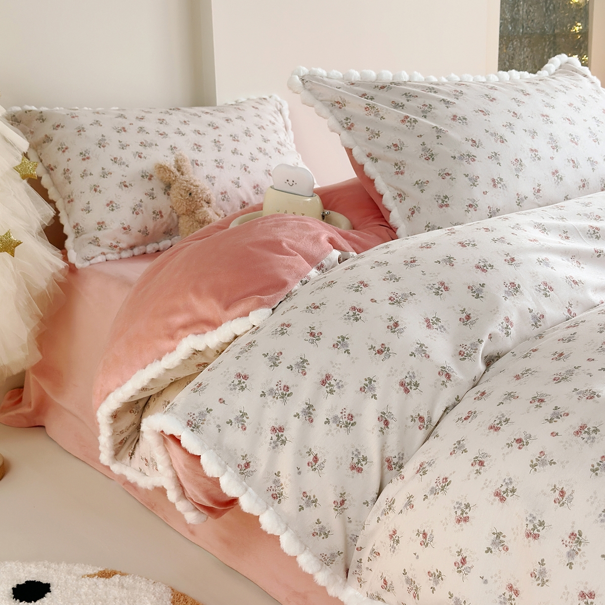 91家纺网 家纺一手货源 找家纺 怡家居 2025秋冬新款毛球花边棉加绒四件套 花亦然