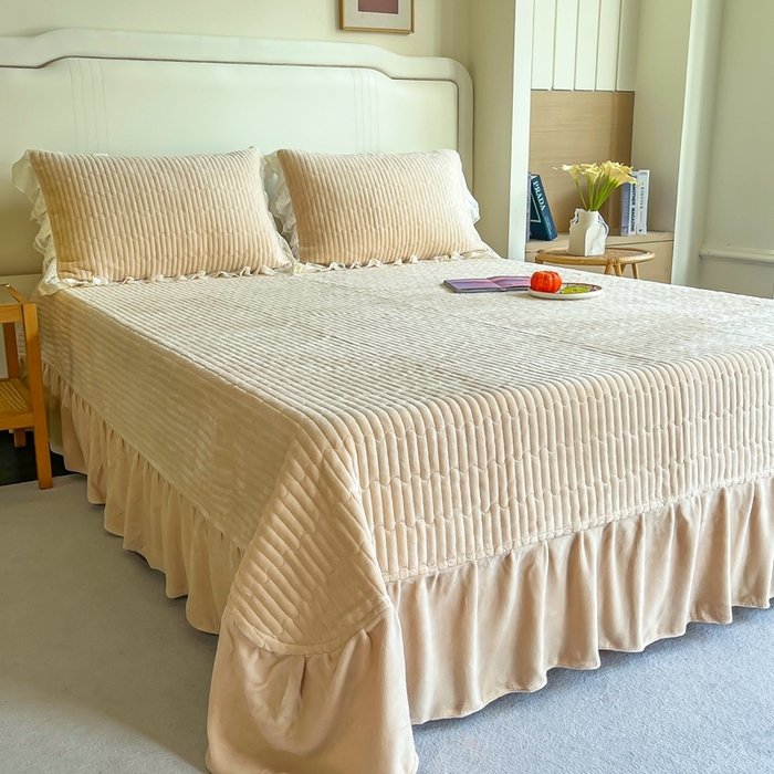 91家纺网 家纺一手货源 找家纺 木兰花 2025新款纯色雕花全消光牛奶绒 床盖款四件套-繁花绮梦 繁花绮梦-米咖