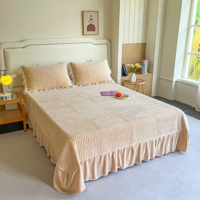 91家纺网 家纺一手货源 找家纺 木兰花 2025新款纯色雕花全消光牛奶绒 床盖款四件套-繁花绮梦 繁花绮梦-米咖