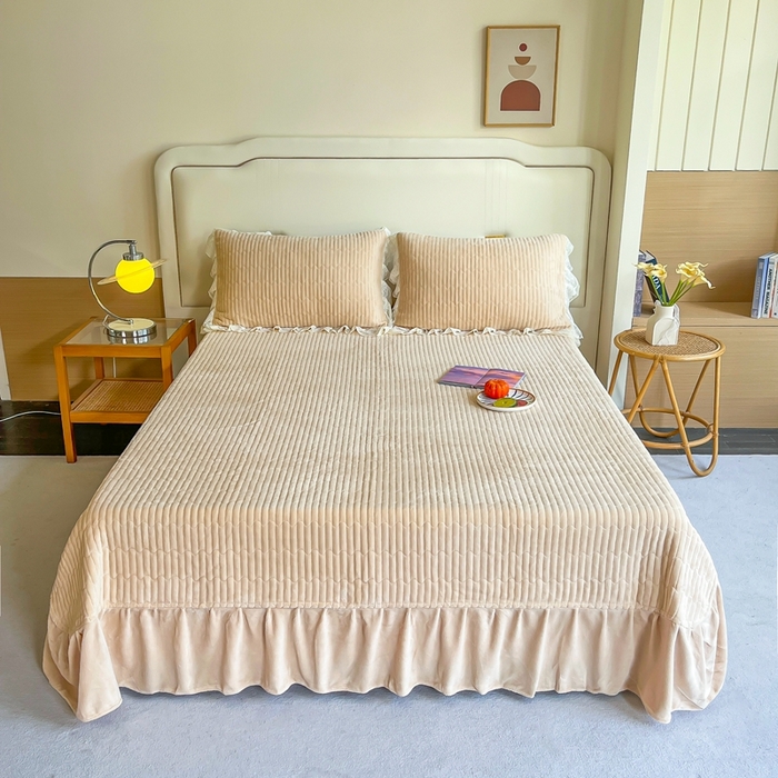 91家纺网 家纺一手货源 找家纺 木兰花 2025新款纯色雕花全消光牛奶绒 床盖款四件套-繁花绮梦 繁花绮梦-米咖