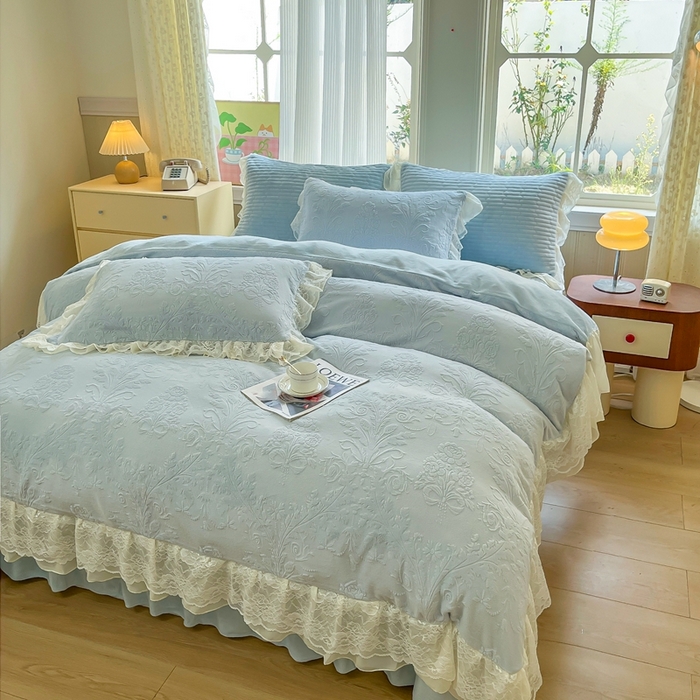 木兰花 2025新款纯色雕花全消光牛奶绒 床盖款四件套-繁花绮梦 繁花绮梦-天蓝