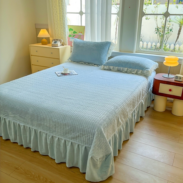 91家纺网 家纺一手货源 找家纺 木兰花 2025新款纯色雕花全消光牛奶绒 床盖款四件套-繁花绮梦 繁花绮梦-天蓝