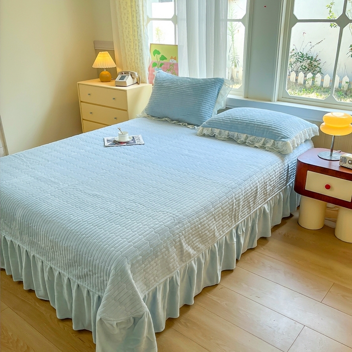 91家纺网 家纺一手货源 找家纺 木兰花 2025新款纯色雕花全消光牛奶绒 床盖款四件套-繁花绮梦 繁花绮梦-天蓝