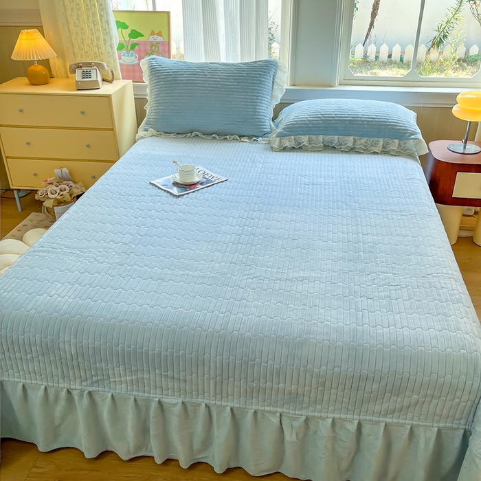 91家纺网 家纺一手货源 找家纺 木兰花 2025新款纯色雕花全消光牛奶绒 床盖款四件套-繁花绮梦 繁花绮梦-天蓝