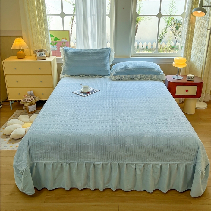 91家纺网 家纺一手货源 找家纺 木兰花 2025新款纯色雕花全消光牛奶绒 床盖款四件套-繁花绮梦 繁花绮梦-天蓝