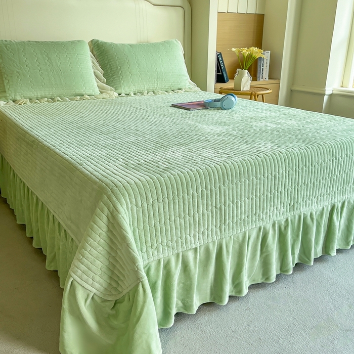 91家纺网 家纺一手货源 找家纺 木兰花 2025新款纯色雕花全消光牛奶绒 床盖款四件套-繁花绮梦 繁花绮梦-香草绿