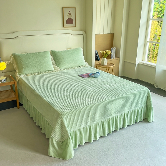 91家纺网 家纺一手货源 找家纺 木兰花 2025新款纯色雕花全消光牛奶绒 床盖款四件套-繁花绮梦 繁花绮梦-香草绿