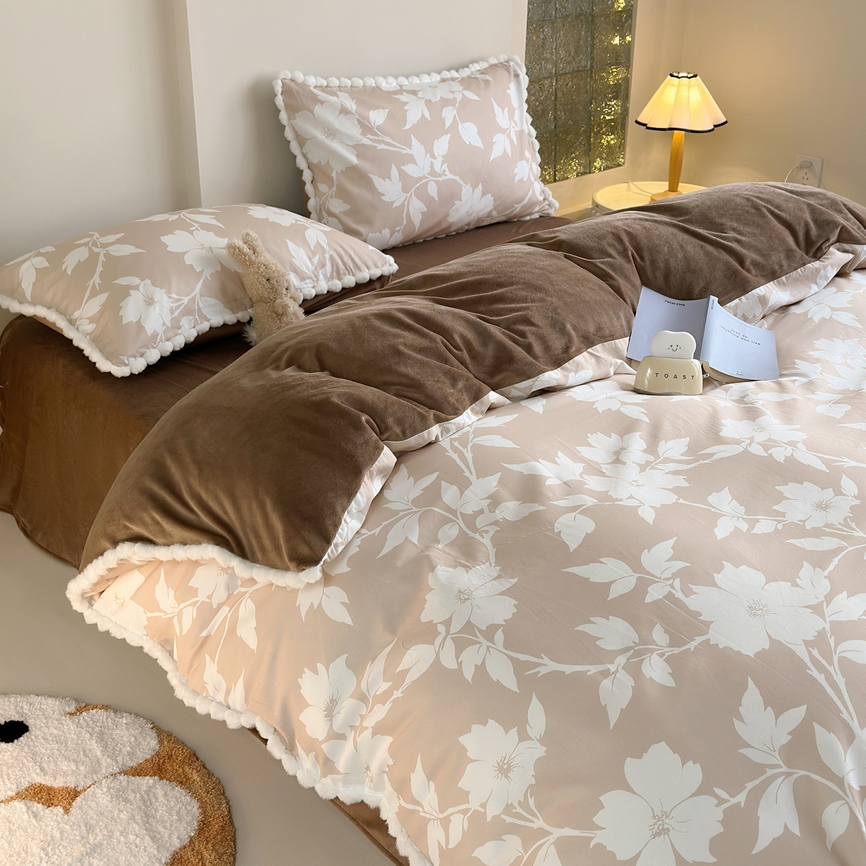 91家纺网 家纺一手货源 找家纺 怡家居 2025秋冬新款毛球花边棉加绒四件套 花影