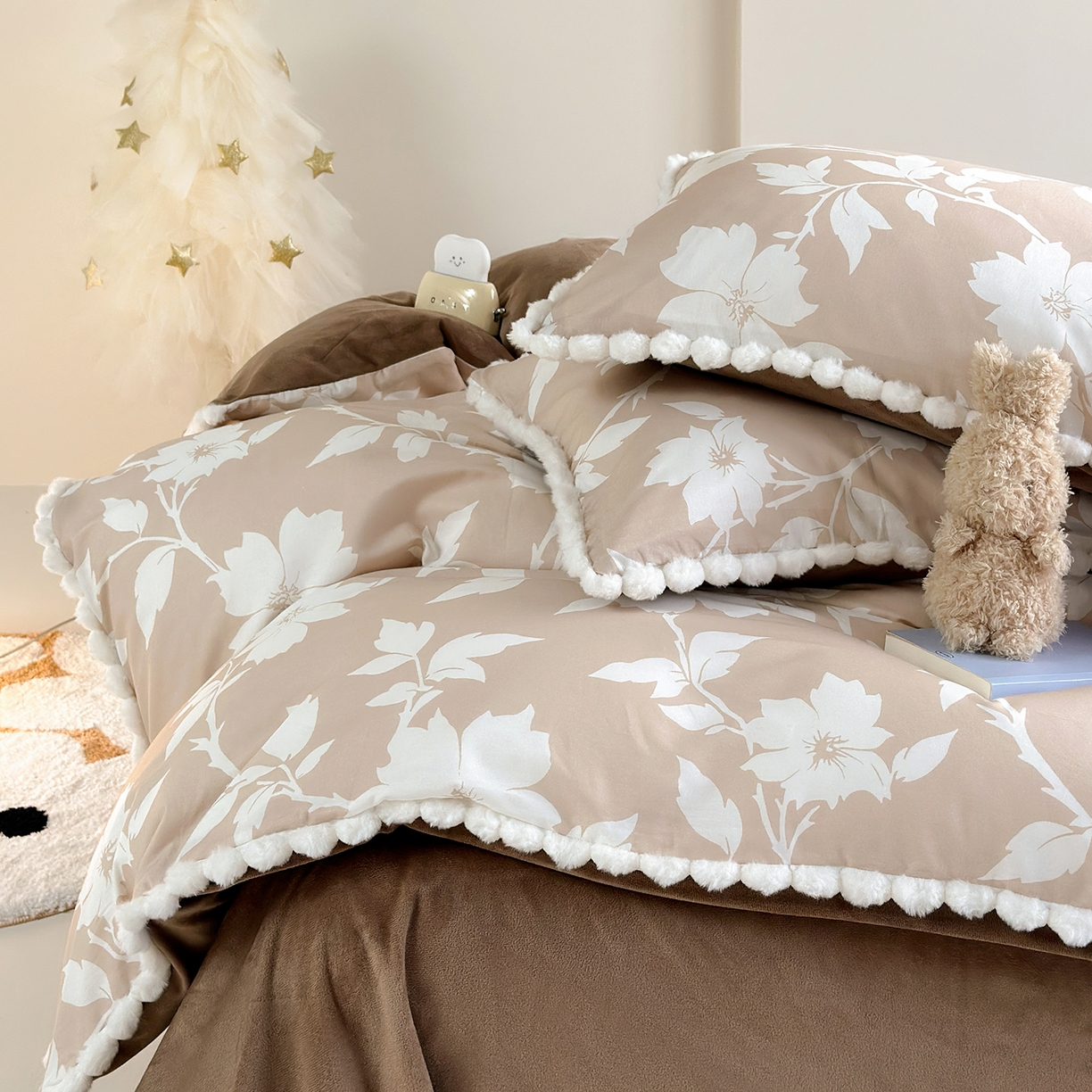 91家纺网 家纺一手货源 找家纺 怡家居 2025秋冬新款毛球花边棉加绒四件套 花影