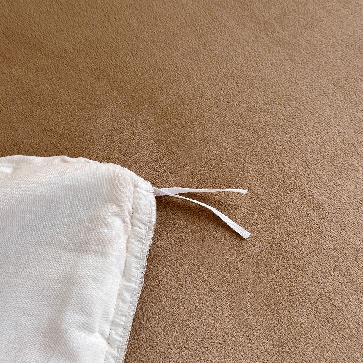 91家纺网 家纺一手货源 找家纺 怡家居 2025秋冬新款毛球花边棉加绒四件套 花影