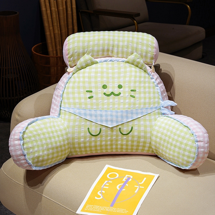 91家纺网 家纺一手货源 找家纺 （总）仟亿莱 2025新款方巾喵格子拥抱式腰靠