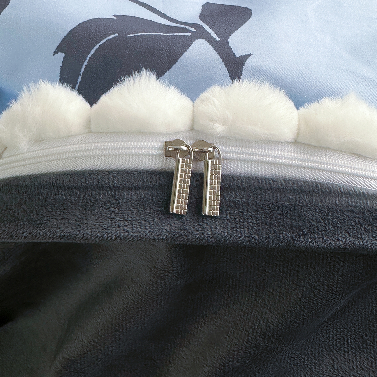 91家纺网 家纺一手货源 找家纺 怡家居 2025秋冬新款毛球花边棉加绒四件套 剪影