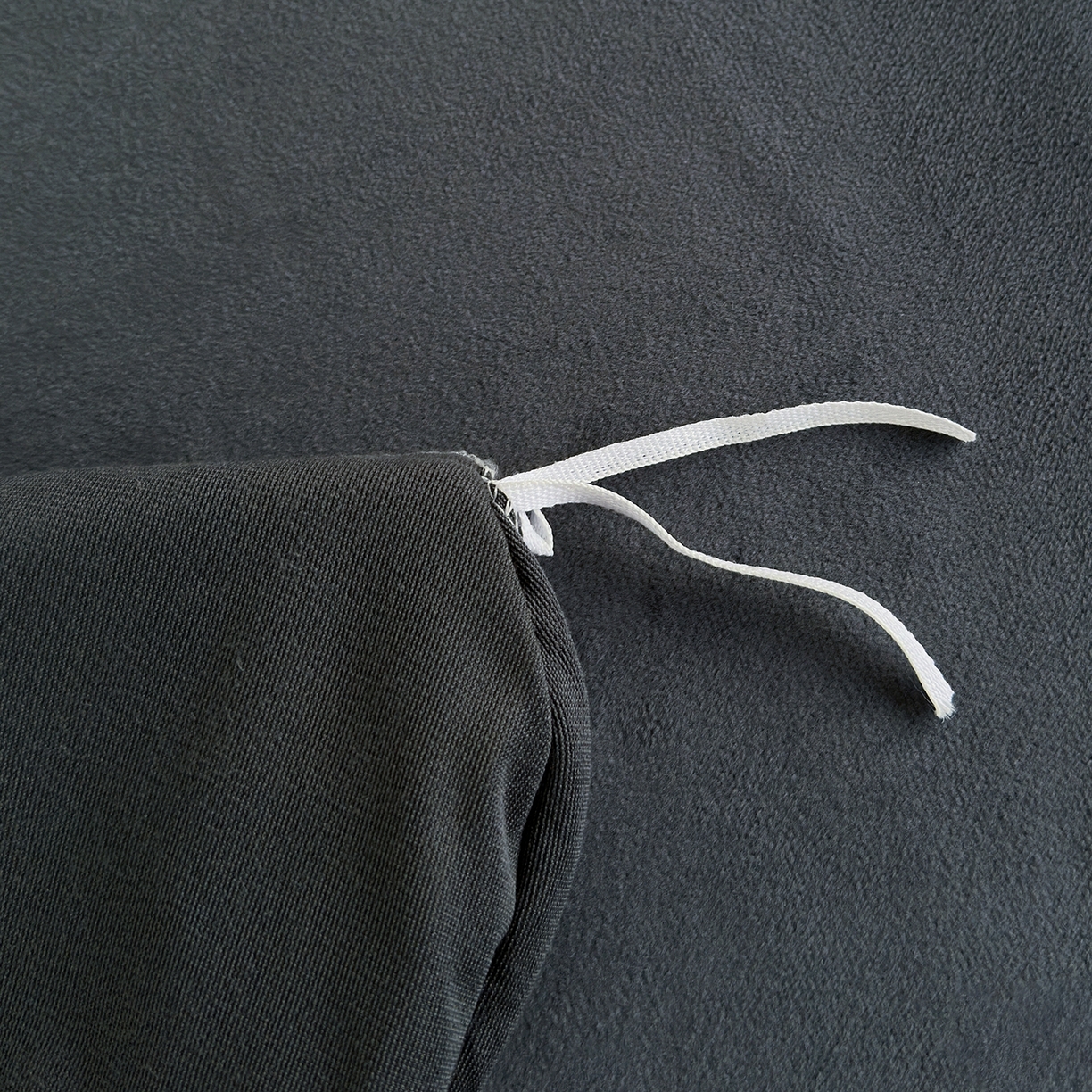 91家纺网 家纺一手货源 找家纺 怡家居 2025秋冬新款毛球花边棉加绒四件套 剪影