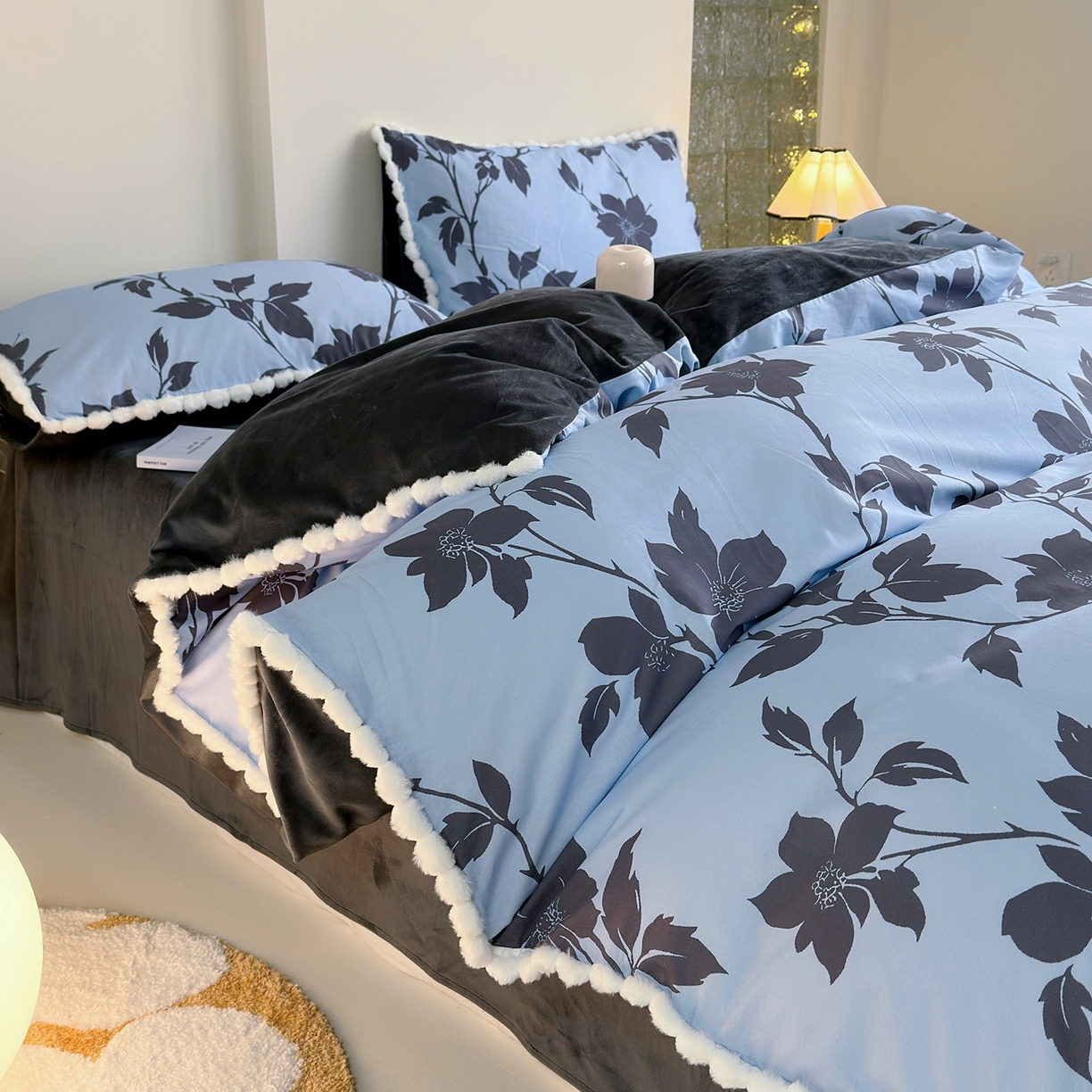 91家纺网 家纺一手货源 找家纺 怡家居 2025秋冬新款毛球花边棉加绒四件套 剪影