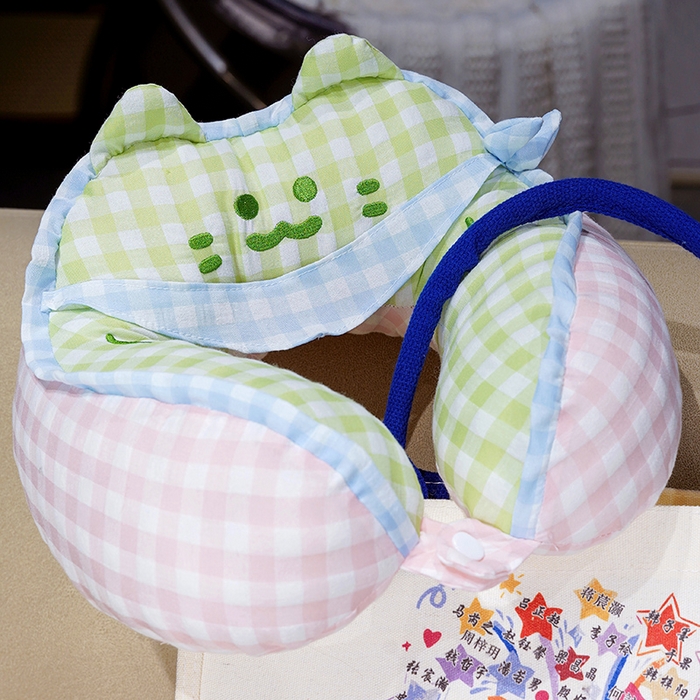 91家纺网 家纺一手货源 找家纺 （总）仟亿莱 2025新款方巾喵格子驼峰U型枕