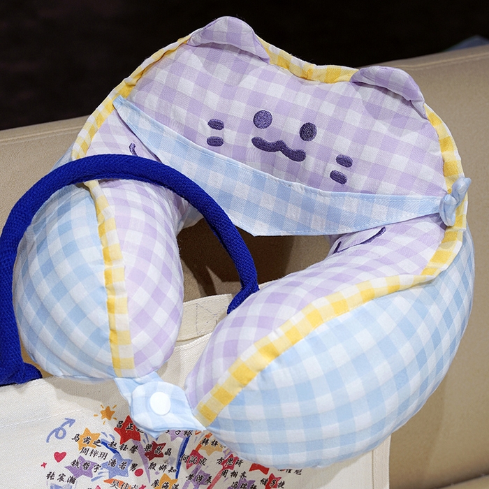 91家纺网 家纺一手货源 找家纺 （总）仟亿莱 2025新款方巾喵格子驼峰U型枕