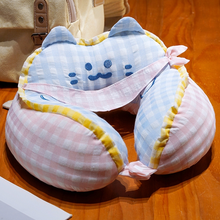 91家纺网 家纺一手货源 找家纺 （总）仟亿莱 2025新款方巾喵格子驼峰U型枕